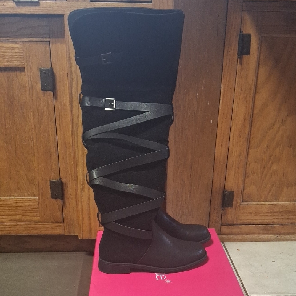 Black Knee-High Women's Boots